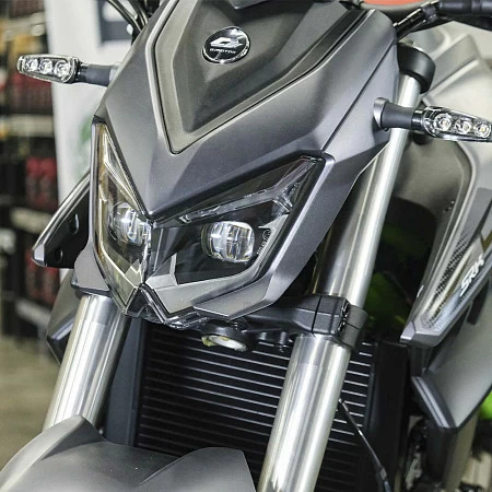 Мотоцикл QJ SRK 400 (серый/черный/зеленый)